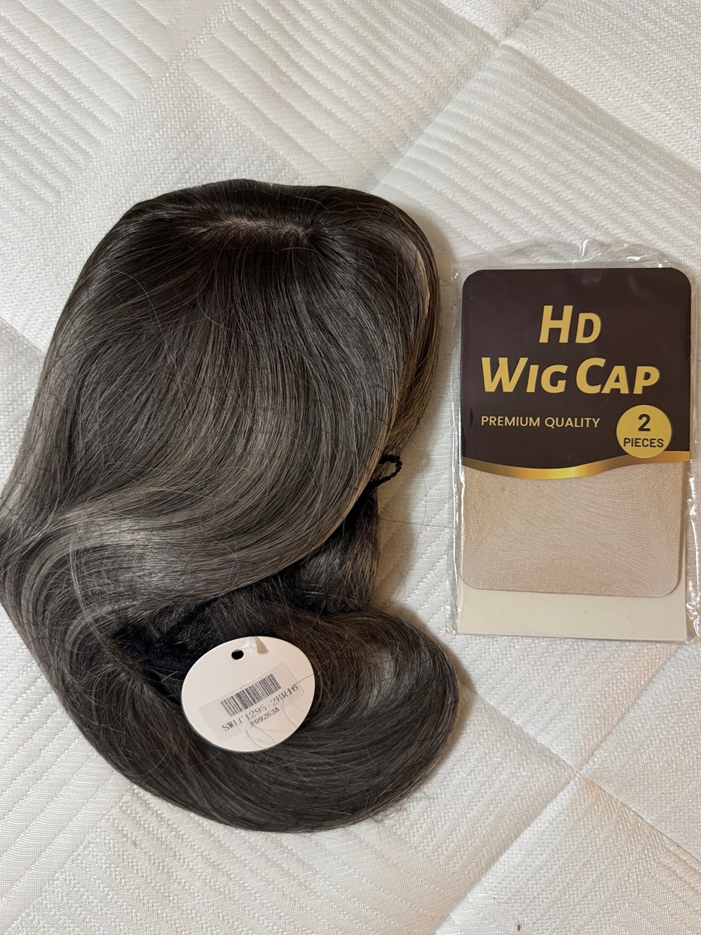 🎃 NWT 16” Ash Silver Grey Layered Straight Wig + HD Cap Set